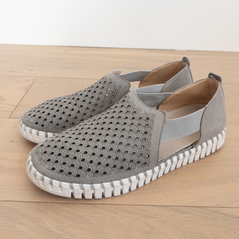 Ilse Jacobsen Grey Scalloped Tulip Perforated Slip On Shoes